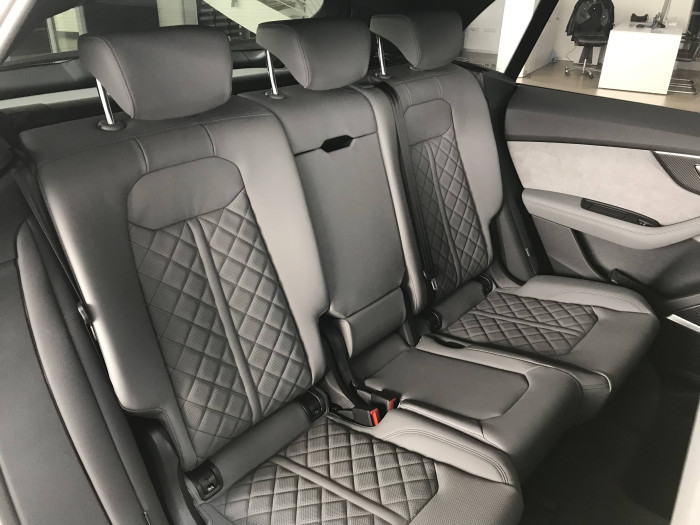 Audi Q8 SUV 60 Quattro 8TT 3,0TFSIe / 250kW na operativní leasing