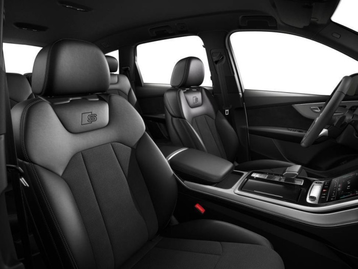 Audi Q7 SUV S line TFSI e 290 kW quattro na operativní leasing