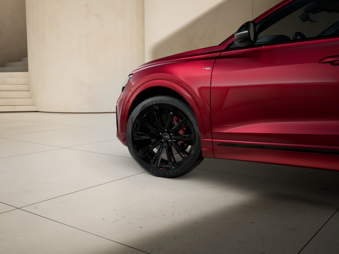 Audi Q8 SUV TDI quattro 210 kW na operativní leasing