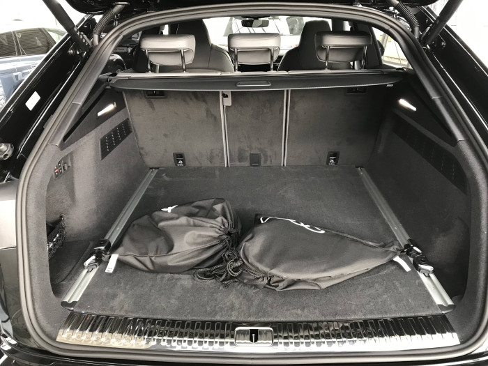 Audi Q8 SUV 60 Quattro 8TT 3,0TFSIe / 250kW na operativní leasing