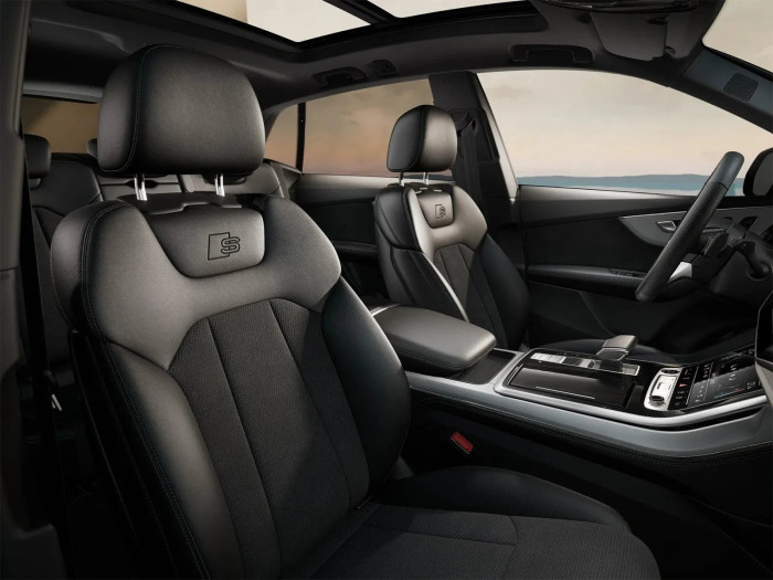 Audi Q8 S line 3.0 TDi Quattro 210 kW Nafta 4x4 Automatická převodovka na operativní leasing