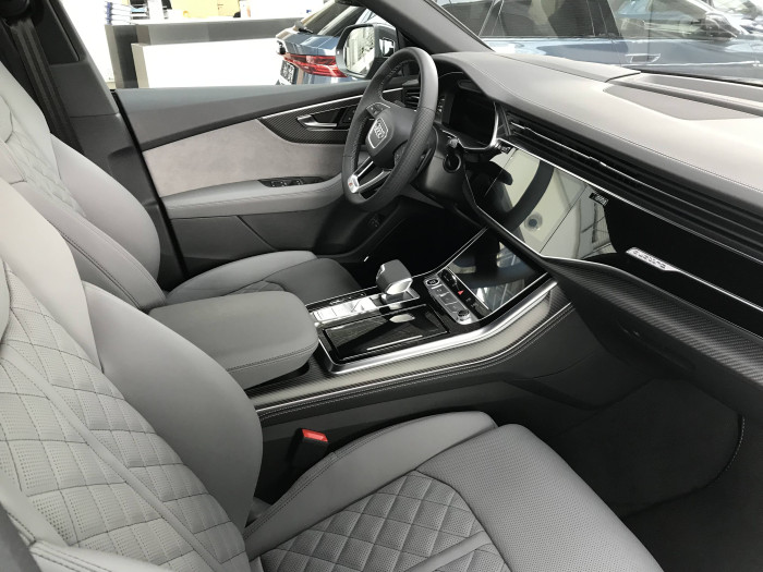 Audi Q8 SUV 60 Quattro 8TT 3,0TFSIe / 250kW na operativní leasing
