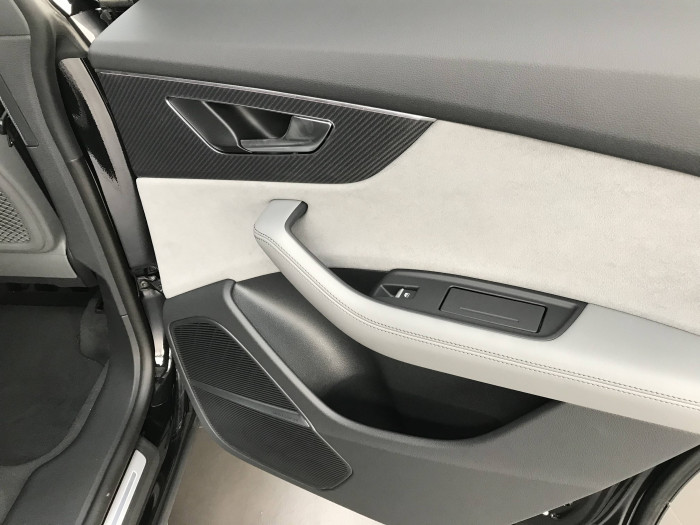Audi Q8 SUV 60 Quattro 8TT 3,0TFSIe / 250kW na operativní leasing