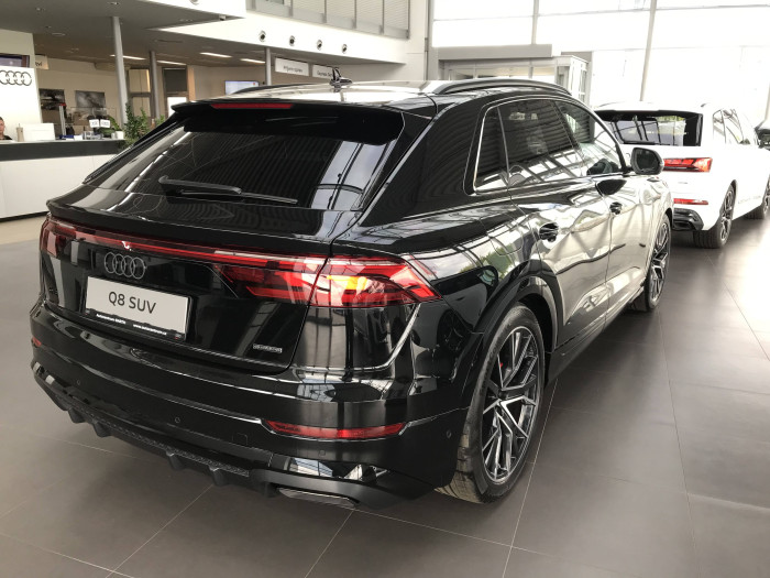 Audi Q8 SUV 60 Quattro 8TT 3,0TFSIe / 250kW na operativní leasing