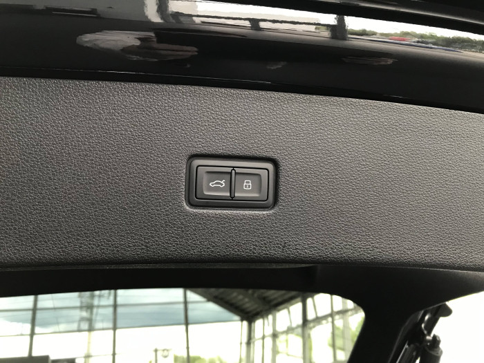 Audi Q8 SUV 60 Quattro 8TT 3,0TFSIe / 250kW na operativní leasing