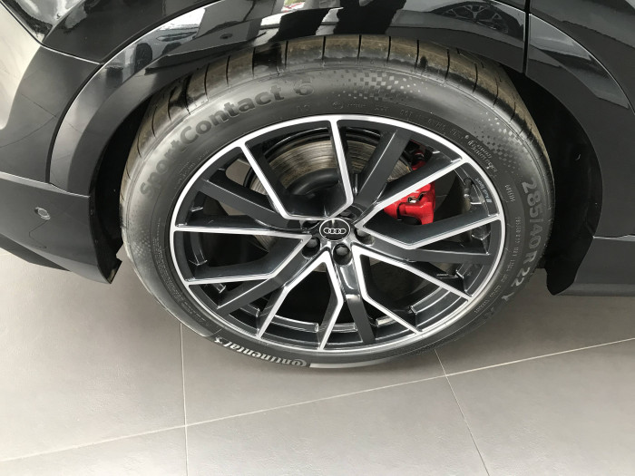 Audi Q8 SUV 60 Quattro 8TT 3,0TFSIe / 250kW na operativní leasing