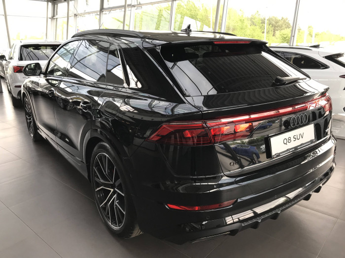 Audi Q8 SUV 60 Quattro 8TT 3,0TFSIe / 250kW na operativní leasing