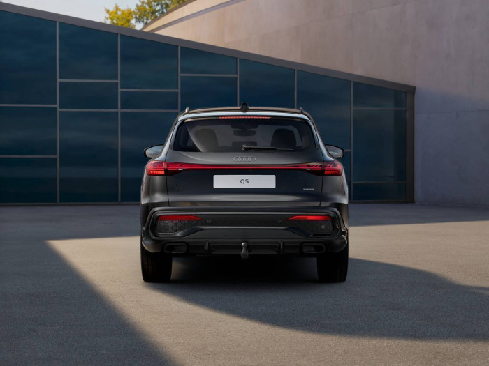 Audi Q5 e-hybrid quattro ST7 2,0TFSI / 220kW na operativní leasing