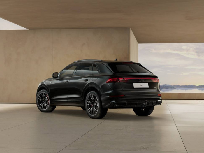 Audi Q8 SUV 60 Quattro 8TT 3,0TFSIe / 250kW na operativní leasing