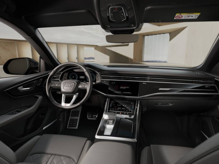 Audi Q8 SUV 60 Quattro 8TT 3,0TFSIe / 250kW na operativní leasing