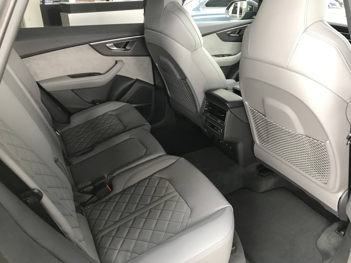 Audi Q8 SUV 60 Quattro 8TT 3,0TFSIe / 250kW na operativní leasing