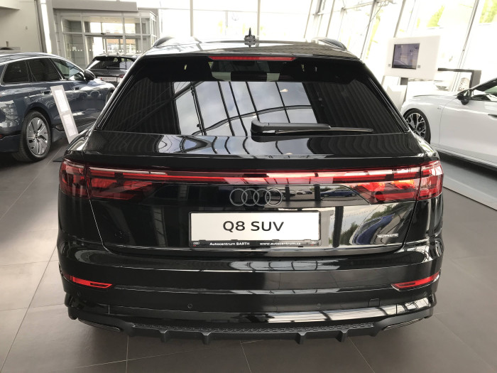 Audi Q8 SUV 60 Quattro 8TT 3,0TFSIe / 250kW na operativní leasing