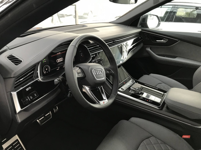 Audi Q8 SUV 60 Quattro 8TT 3,0TFSIe / 250kW na operativní leasing