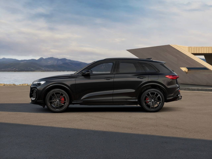 Audi Q5 e-hybrid quattro ST7 2,0TFSI / 220kW na operativní leasing