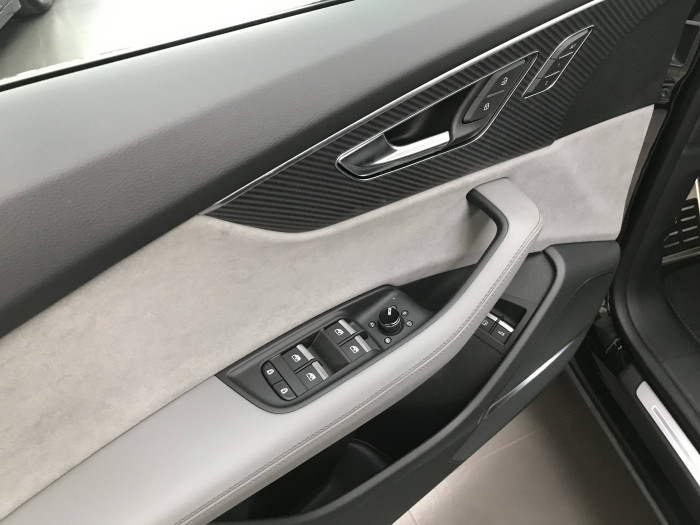 Audi Q8 SUV 60 Quattro 8TT 3,0TFSIe / 250kW na operativní leasing