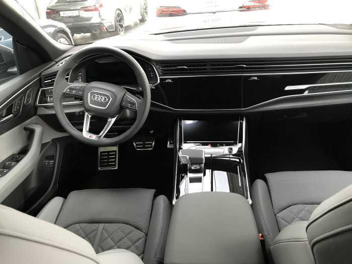 Audi Q8 SUV 60 Quattro 8TT 3,0TFSIe / 250kW na operativní leasing